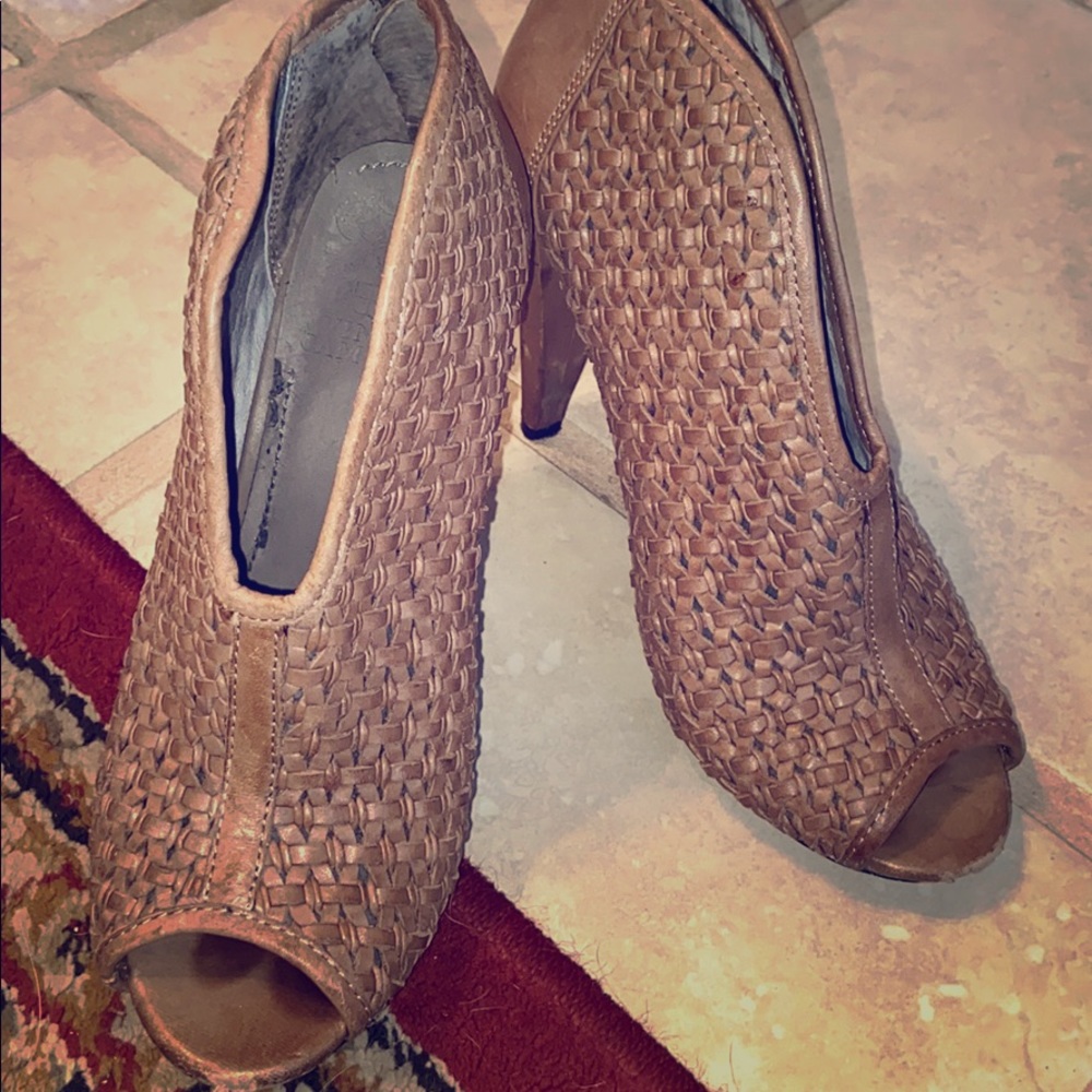 Vince Camuto Heel